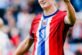 包含哈兰德遭遇十五连败，利物浦教练面临压力！的词条